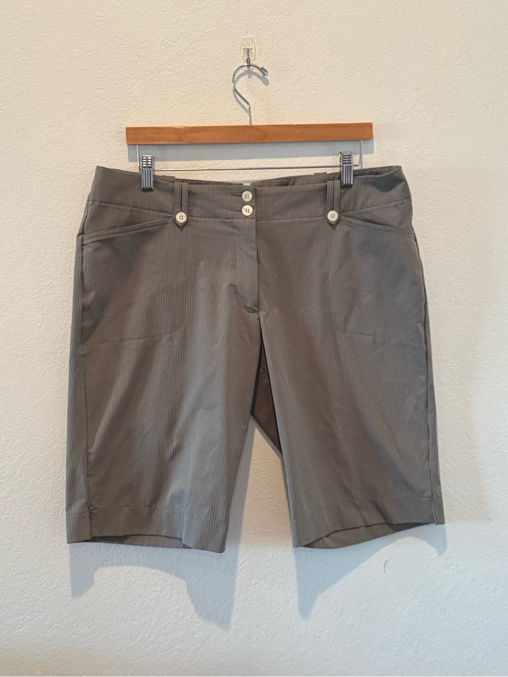 Women’s Nike Gray Mid‑Rise Bermuda Golf Shorts